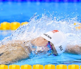 开云体育平台-荣耀归位！Ning王者回归引爆伯纳乌，战术革新助皇马奏响胜利凯歌，王者归来！Ning伯纳乌闪耀助皇马战术革新奏凯歌