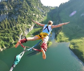 kaiyun登录-世纪之战，萨拉赫与内马尔的50分钟巴塞罗那激战，冠军归属悬念迭起！世纪对决，萨拉赫与内马尔激战巴萨，50分钟定冠军悬念！