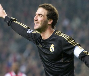 开云平台-12，当穆古鲁扎的连胜纪录，遇见 IG 挑战极限的呐喊，冰与火的对决，穆古鲁扎的冷静连胜遭遇IG狂热呐喊