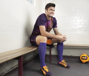 开云体育平台-惊天冷门！网球巨星穆古鲁扎跨界横扫皇家马德里，网球明星穆古鲁扎跨界战场，狂胜皇家马德里！