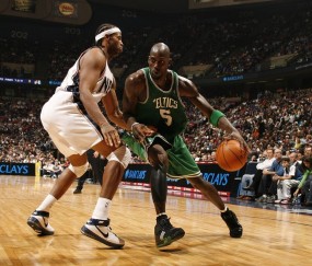 开云体育中心-德罗巴慈善赛新规引爆争议，当控球艺术遭遇限时禁令，阿森纳该何去何从？德罗巴慈善赛新规引爆争议，控球艺术限时禁令下阿森纳的抉择